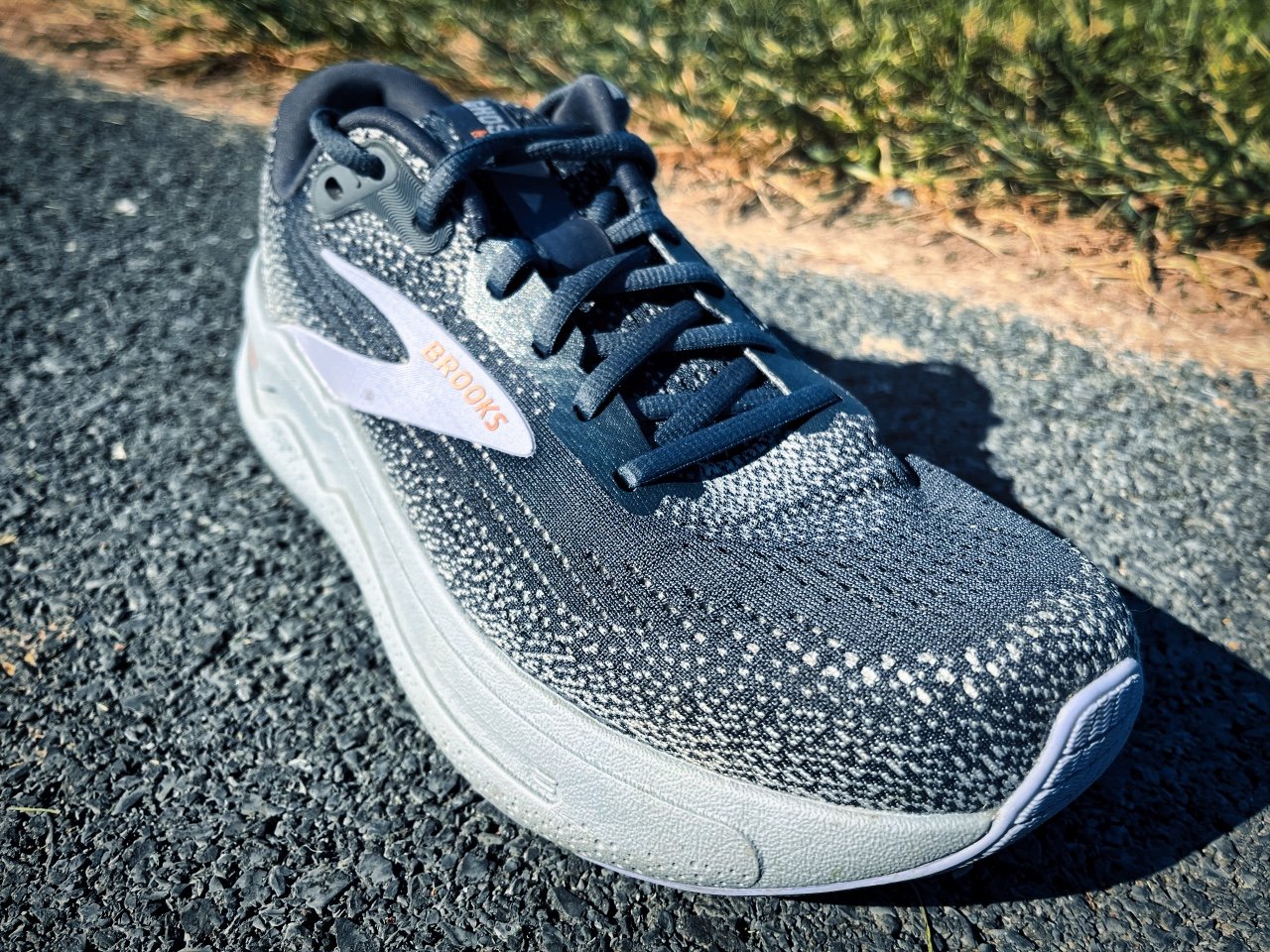 Picture of Brooks Ghost Max 2